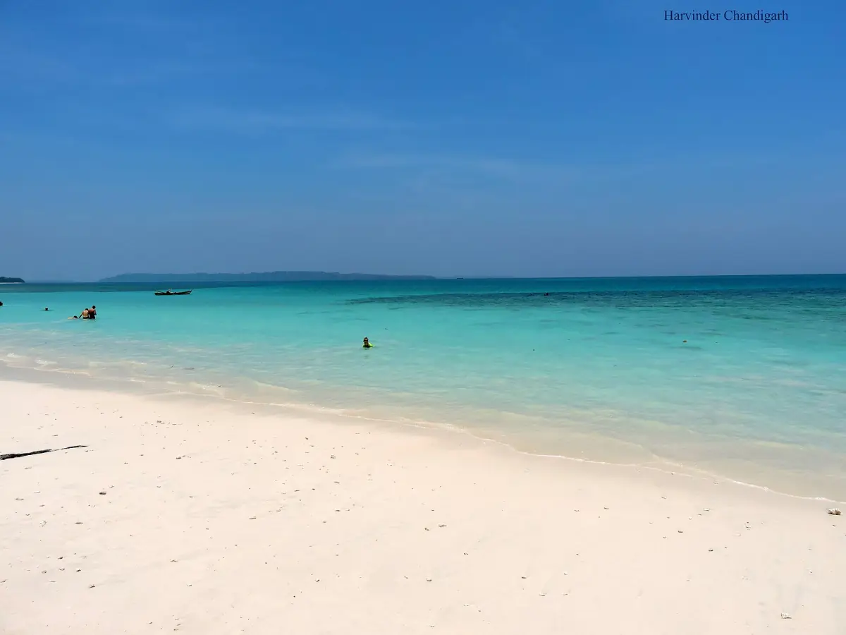 Eaux turquoise et sable blanc à Kalapathar Beach, sur Havelock